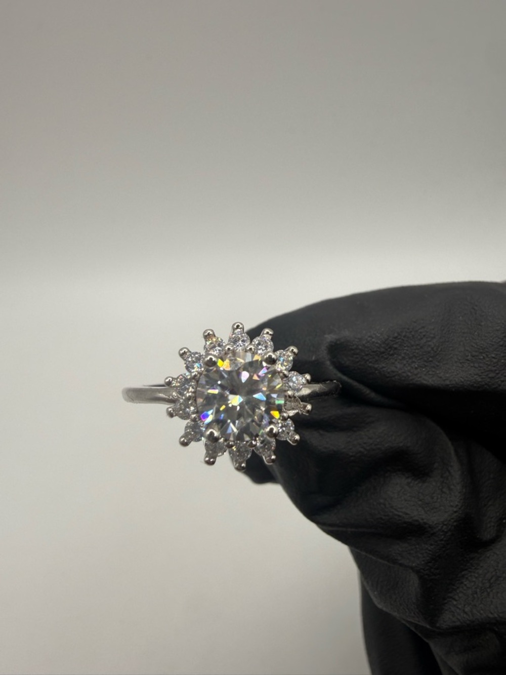 VVS1 Moissanite Engagement Ring 1CT 925 Sterling Silver Starburst Style